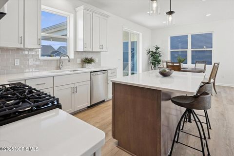 Tiny photo for 153 Bentley Drive, Perrysburg, OH 43551 (MLS # 10003753)