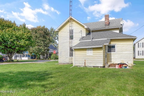 Tiny photo for 121 W Stone Street, Gibsonburg, OH 43431 (MLS # 10014758)