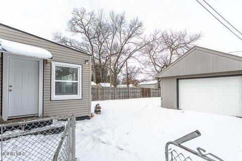 Tiny photo for 2846 Elsie Avenue, Toledo, OH 43613 (MLS # 10004244)