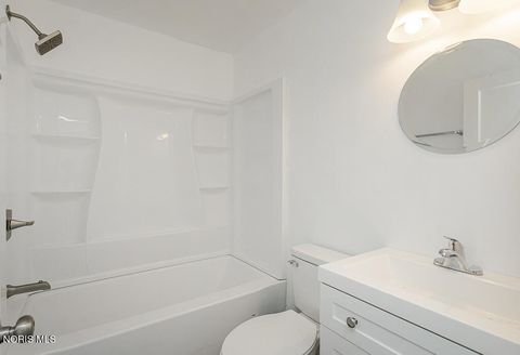 Tiny photo for 2846 Elsie Avenue, Toledo, OH 43613 (MLS # 10004244)