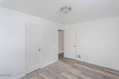 Tiny photo for 2846 Elsie Avenue, Toledo, OH 43613 (MLS # 10004244)