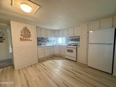 Tiny photo for 140 Rathbun Drive, Lakeside Marblehead, OH 43440 (MLS # 10012749)