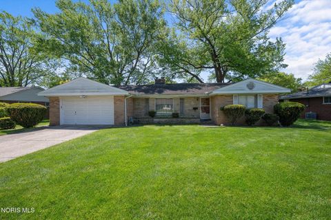 Photo of 3615 Denise Drive, Toledo, OH 43614 (MLS # 10007686)