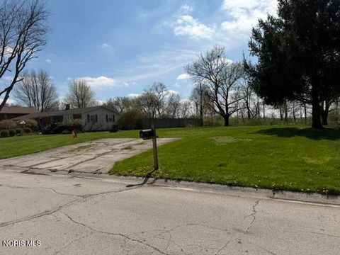 Photo of 37 Barcelona Drive, Fostoria, OH 44830 (MLS # 10006453)