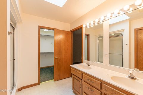 Tiny photo for 917 S Lallendorf Road, Oregon, OH 43616 (MLS # 10007569)