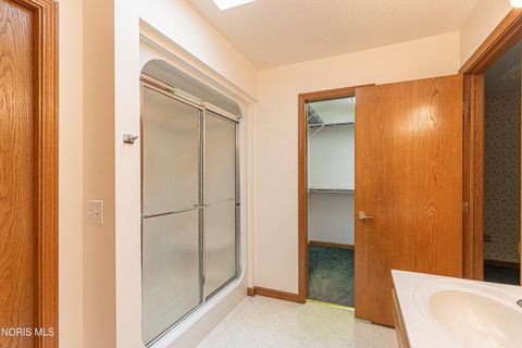 Tiny photo for 917 S Lallendorf Road, Oregon, OH 43616 (MLS # 10007569)