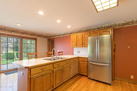 Tiny photo for 917 S Lallendorf Road, Oregon, OH 43616 (MLS # 10007569)