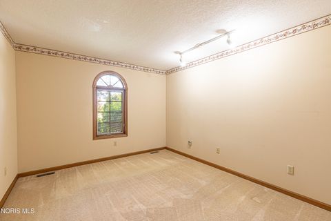 Tiny photo for 917 S Lallendorf Road, Oregon, OH 43616 (MLS # 10007569)