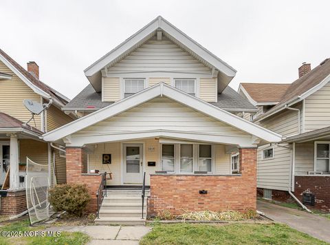 Photo of 1019 Radcliffe Drive, Toledo, OH 43609 (MLS # 10001990)