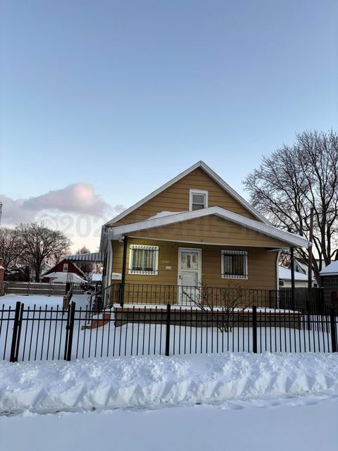 Photo of 2108 Caledonia Street, Toledo, OH 43605 (MLS # 10003462)
