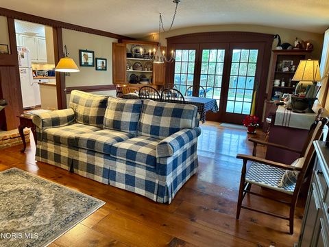 Tiny photo for 77 Back Bay Road, Bowling Green, OH 43402 (MLS # 10006416)