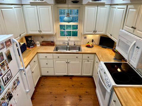 Tiny photo for 77 Back Bay Road, Bowling Green, OH 43402 (MLS # 10006416)