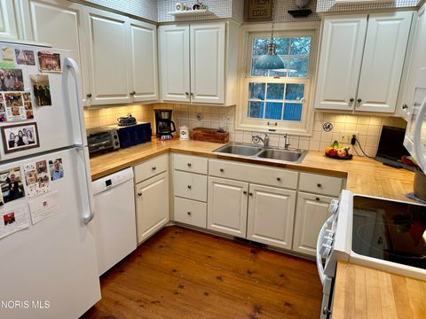 Tiny photo for 77 Back Bay Road, Bowling Green, OH 43402 (MLS # 10006416)