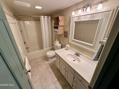 Tiny photo for 77 Back Bay Road, Bowling Green, OH 43402 (MLS # 10006416)