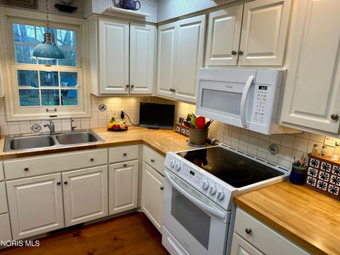 Tiny photo for 77 Back Bay Road, Bowling Green, OH 43402 (MLS # 10006416)