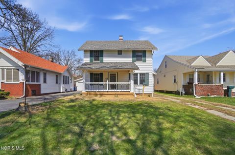 Photo of 2306 Eastbrook Drive, Toledo, OH 43613 (MLS # 10006173)