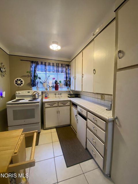 Tiny photo for 2129 Wyndhurst Road, Toledo, OH 43607 (MLS # 10005881)