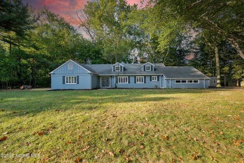 Photo of 4906 Pine Ridge Road, Toledo, OH 43615 (MLS # 10001829)