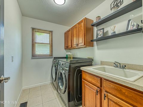 Tiny photo for 626 Whisperwood Parkway, Holland, OH 43528 (MLS # 10008157)