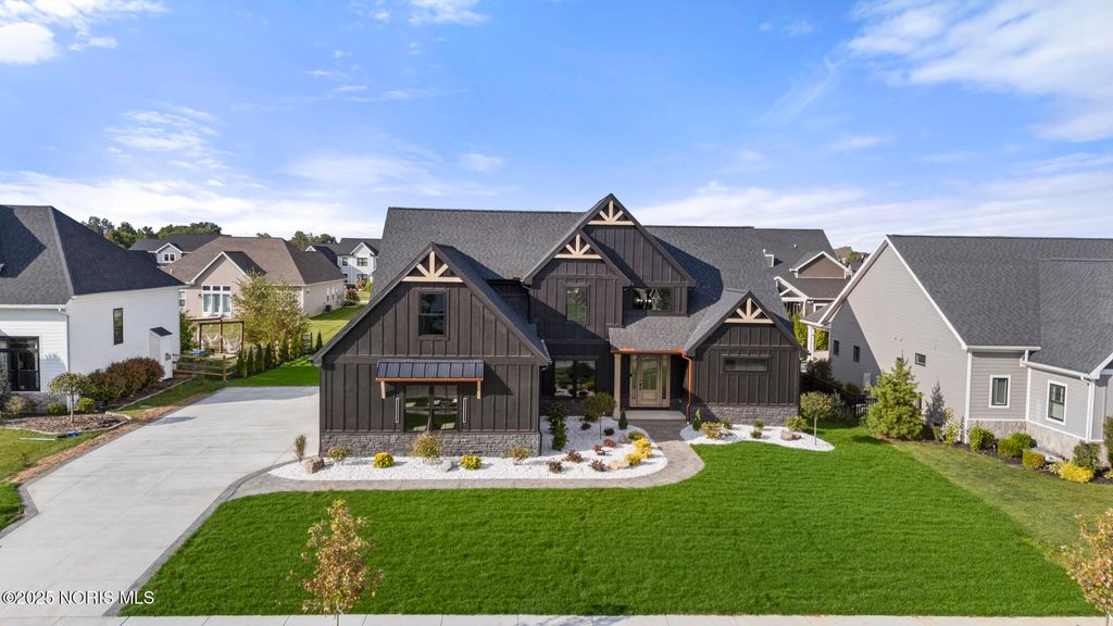 Photo for 9304 Bowman Farms Lane, Sylvania, OH 43560 (MLS # 10000680)