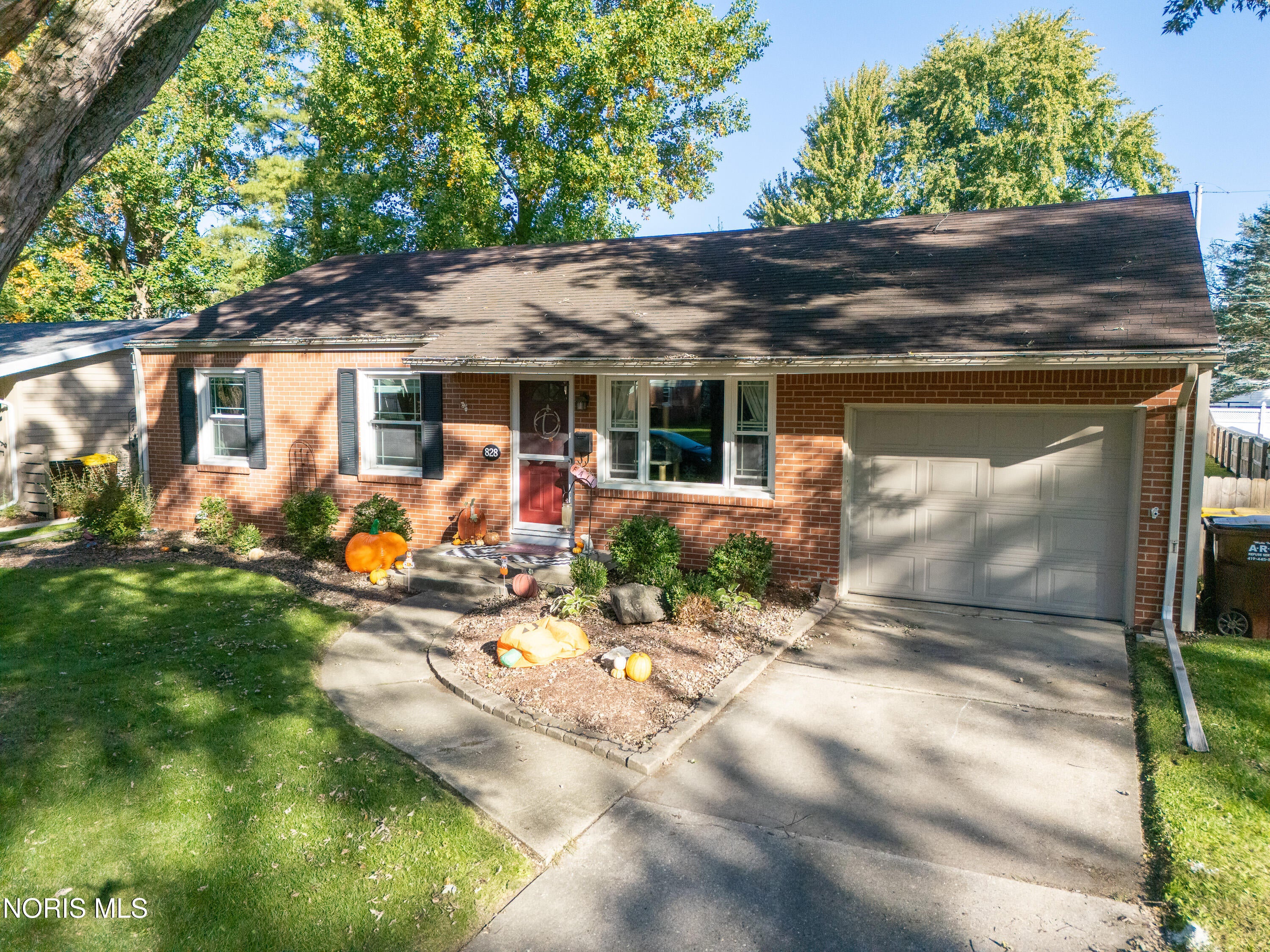 828 Cherry Lane