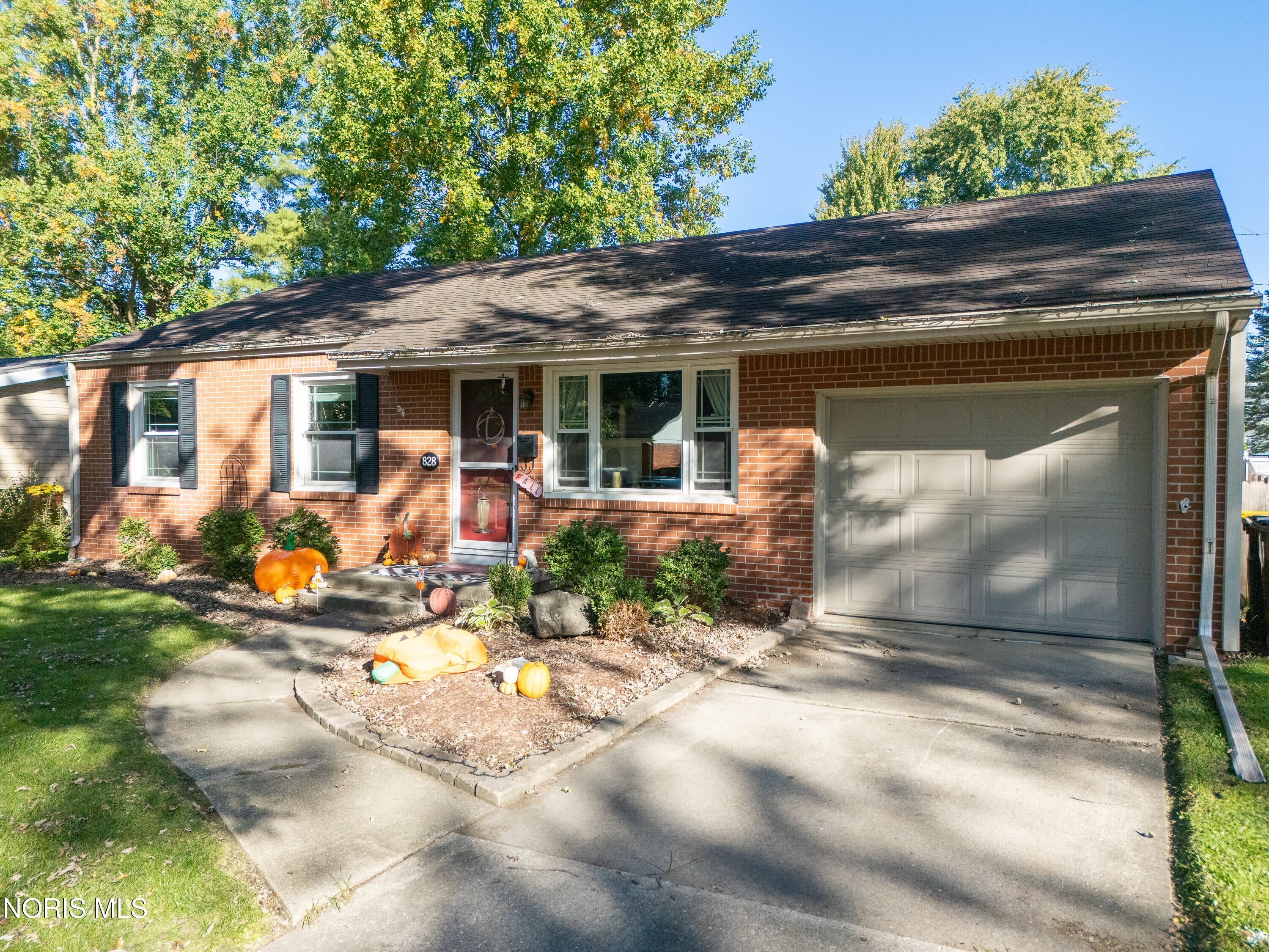 828 Cherry Lane