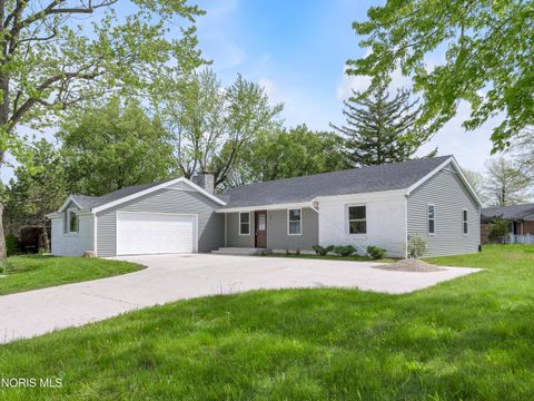 Photo of 202 Fenway Drive, Lima, OH 45804 (MLS # 10007002)