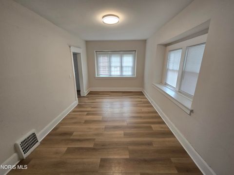 Tiny photo for 1318 N Superior Street, Toledo, OH 43604 (MLS # 10006600)