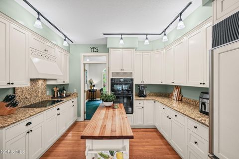 Tiny photo for 29036 E River Road, Perrysburg, OH 43551 (MLS # 10008400)