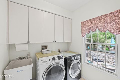Tiny photo for 29036 E River Road, Perrysburg, OH 43551 (MLS # 10008400)