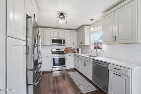 Tiny photo for 7708 Stone Hill Court, Maumee, OH 43537 (MLS # 10006895)