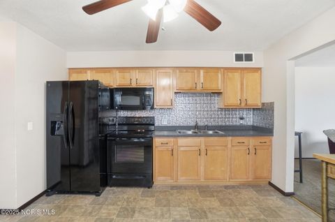 Tiny photo for 526 Sioux Trail, Rossford, OH 43460 (MLS # 10002638)