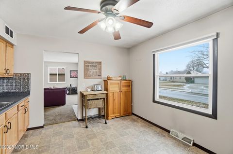 Tiny photo for 526 Sioux Trail, Rossford, OH 43460 (MLS # 10002638)