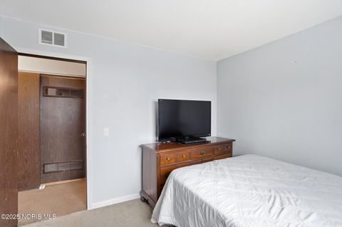 Tiny photo for 526 Sioux Trail, Rossford, OH 43460 (MLS # 10002638)