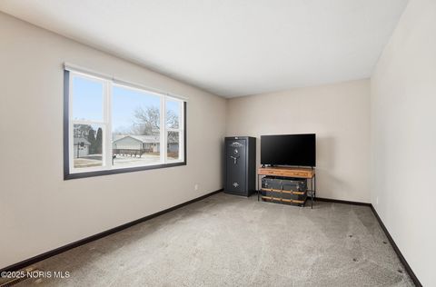 Tiny photo for 526 Sioux Trail, Rossford, OH 43460 (MLS # 10002638)