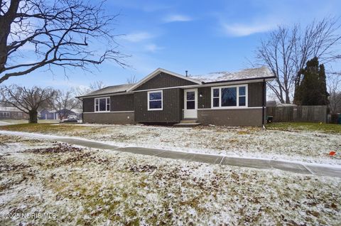 Tiny photo for 526 Sioux Trail, Rossford, OH 43460 (MLS # 10002638)