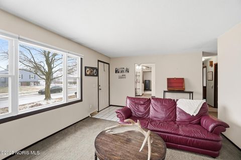 Tiny photo for 526 Sioux Trail, Rossford, OH 43460 (MLS # 10002638)