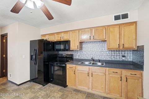 Tiny photo for 526 Sioux Trail, Rossford, OH 43460 (MLS # 10002638)