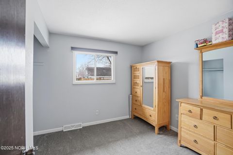 Tiny photo for 526 Sioux Trail, Rossford, OH 43460 (MLS # 10002638)