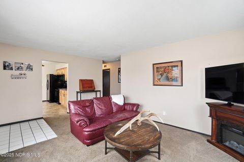 Tiny photo for 526 Sioux Trail, Rossford, OH 43460 (MLS # 10002638)