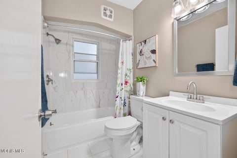 Tiny photo for 4818 Harvest Lane, Toledo, OH 43623 (MLS # 10014673)
