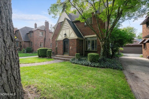 Tiny photo for 2823 Goddard Rd RD, Toledo, OH 43606 (MLS # 10013386)