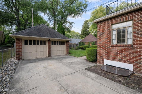 Tiny photo for 2823 Goddard Rd RD, Toledo, OH 43606 (MLS # 10013386)