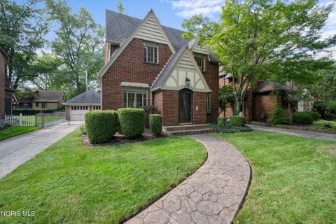 Tiny photo for 2823 Goddard Rd RD, Toledo, OH 43606 (MLS # 10013386)