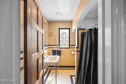 Tiny photo for 2823 Goddard Rd RD, Toledo, OH 43606 (MLS # 10013386)