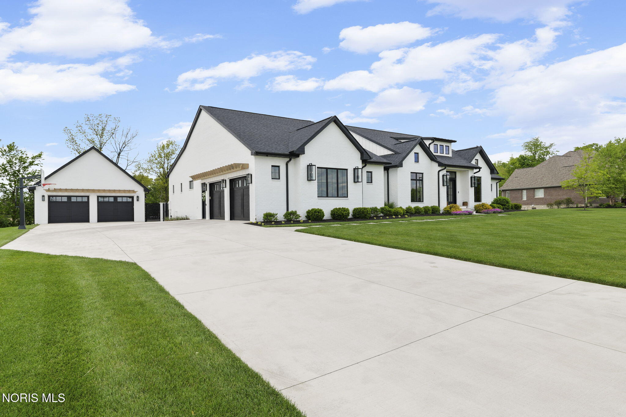 9560 Smokies Way