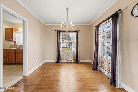 Tiny photo for 108 S Granville Boulevard, Fremont, OH 43420 (MLS # 10004271)