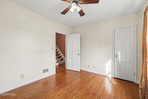 Tiny photo for 108 S Granville Boulevard, Fremont, OH 43420 (MLS # 10004271)