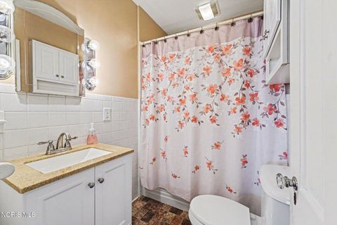 Tiny photo for 108 S Granville Boulevard, Fremont, OH 43420 (MLS # 10004271)