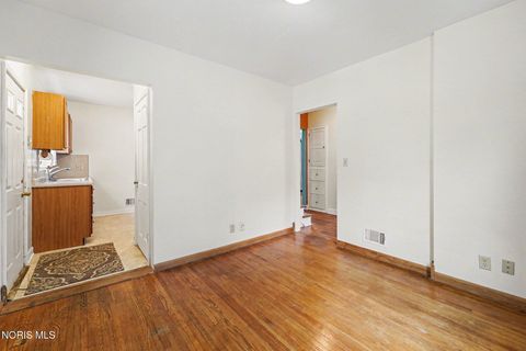 Tiny photo for 108 S Granville Boulevard, Fremont, OH 43420 (MLS # 10004271)